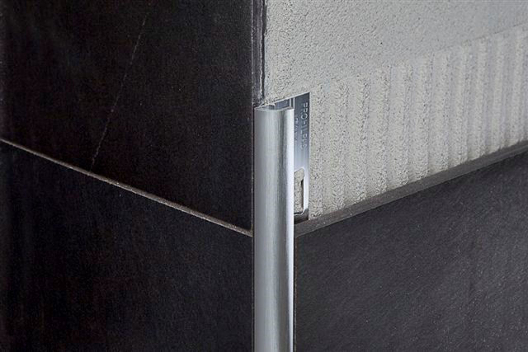 Bilde av HJØRNELIST AVRUNDET RTM/10 ALUMINIUM TITANIUM 10MMX270CM, PROFILPAS