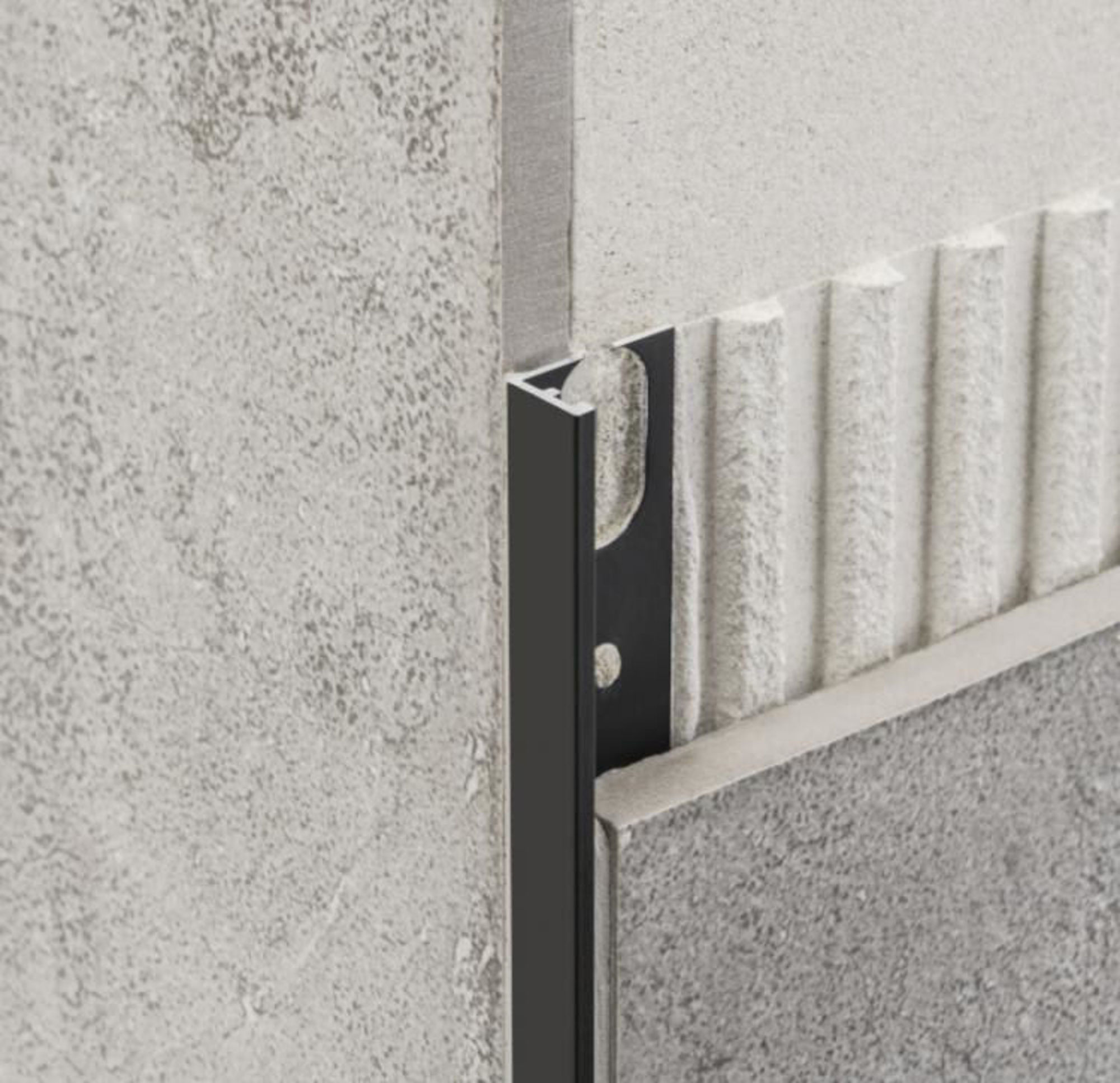 Bilde av AVSLUTNINGSLIST ZA/11 ALUMINIUM MATT SORT 11MMX270CM, PROFILPAS